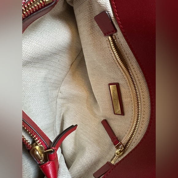 Tory Burch Kira Chevron Convertible Shoulder Bag - Picture 13 of 16